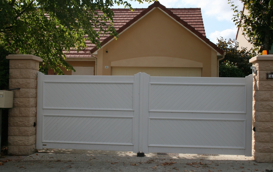 Nos mod&egrave;les de portails PVC &agrave;&nbsp;Poligny JURA