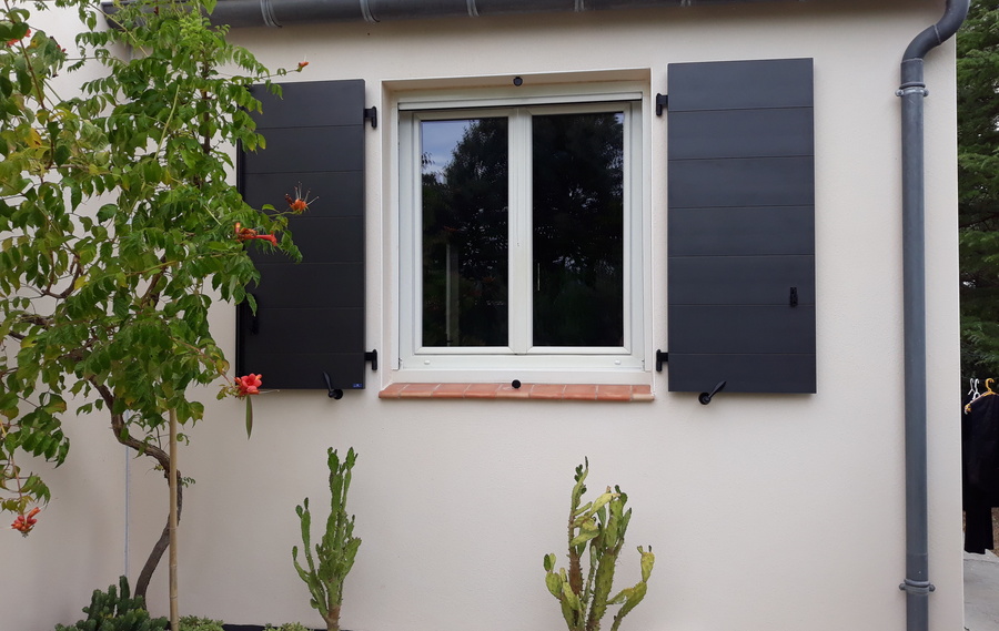 Volets battants &eacute;pur&eacute;s &agrave;&nbsp;Poligny JURA